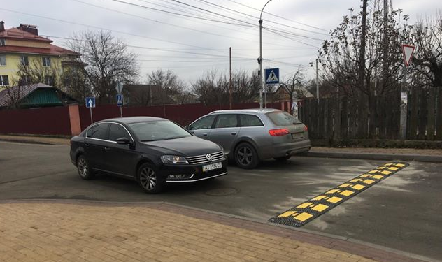 На месте смертельного ДТП с маршруткой в Буче установили “лежачих полицейских”