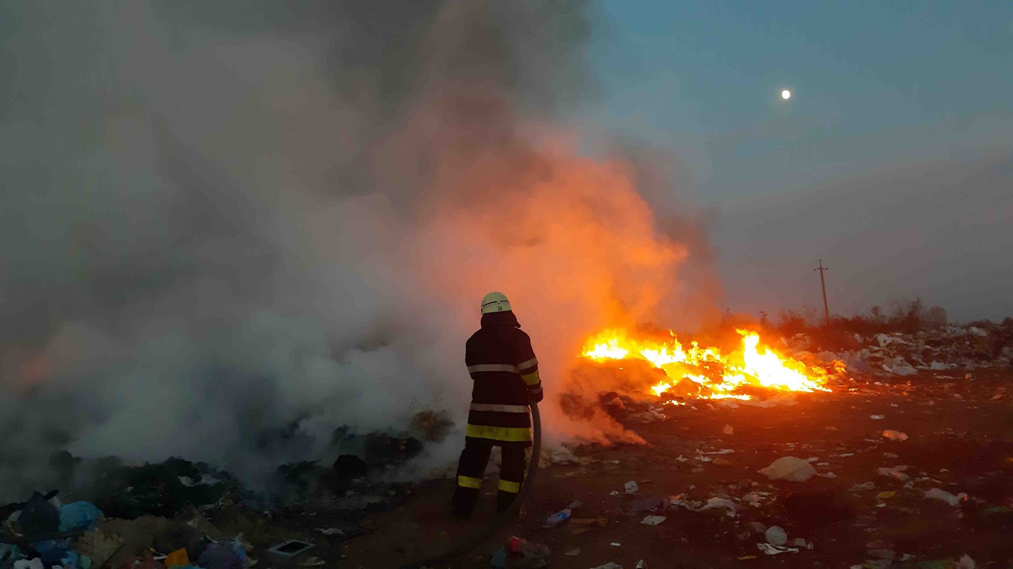 Возле Березани на Киевщине горела несанкционированная свалка мусора