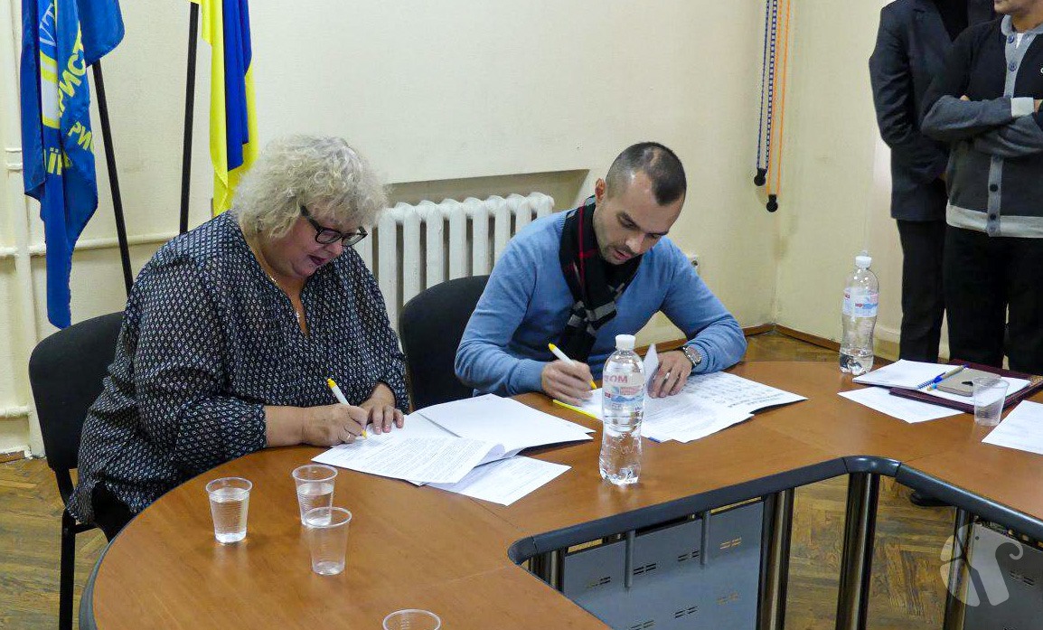 “Украинское общество глухих” подписало меморандум по поводу внедрения IT-проекта для экстренной помощи людям с особыми потребностями “Украинское общество глухих” подписало меморандум по поводу внедрения IT-проекта для экстренной помощи людям с особыми потребностями