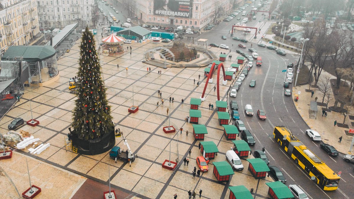Завтра, 19 декабря, на Софийской площади в Киеве торжественно зажгут главную новогоднюю елку страны