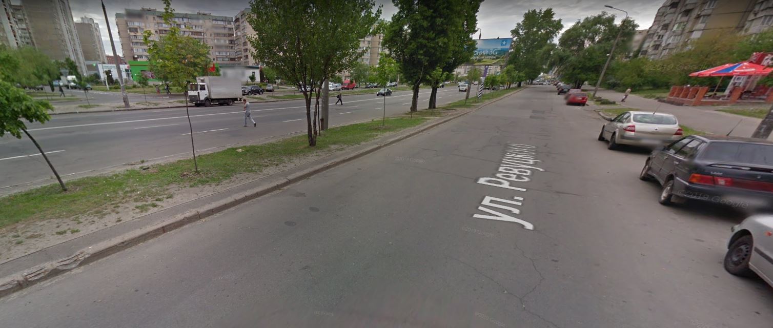 Кличко попросили установить светофор на смертельном переходе на улице Ревуцкого в Киеве