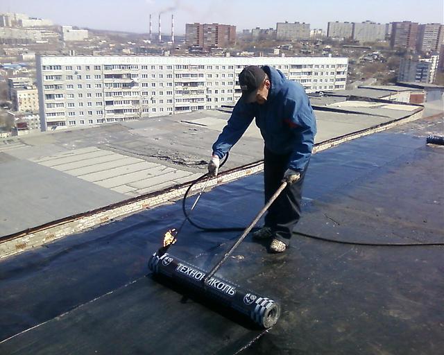 Жители дома на улице Туполева в Киеве недовольны качеством капремонта крыши