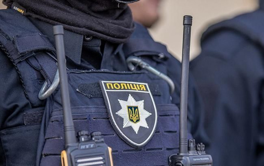 В результате потасовки неизвестных с полицией в центре Киева пострадали 4 правоохранителя, задержано 8 человек (видео)