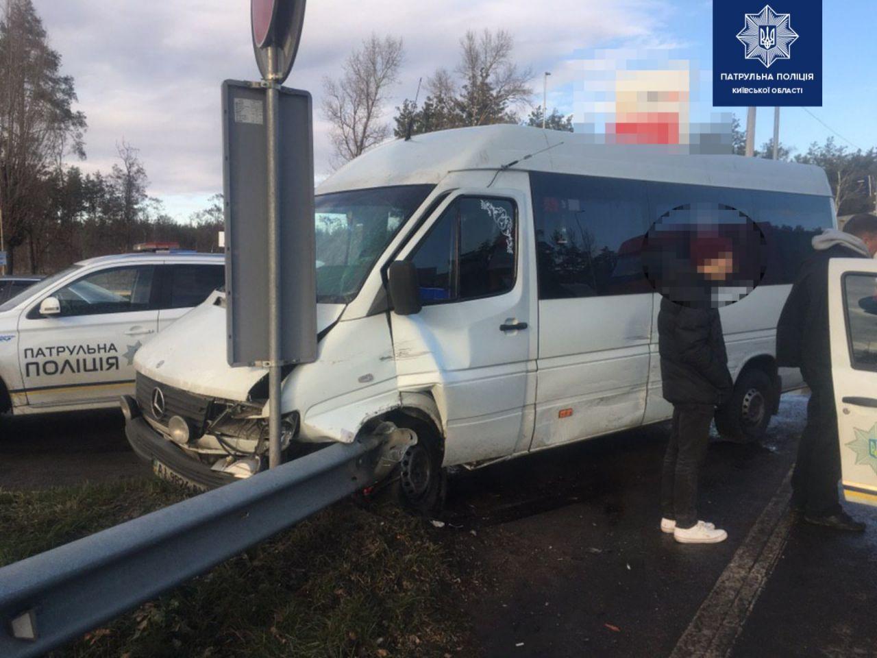 Около Глевахи на Киевщине в ДТП пострадали 4 пассажира маршрутки (фото)
