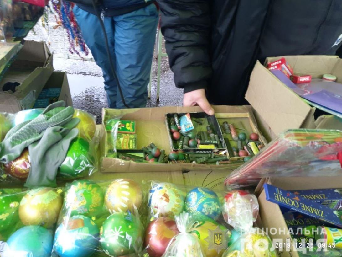Правоохранители Киевщины напомнили о мерах безопасности при обращении с пиротехникой и фейерверками