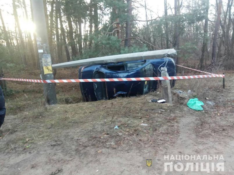 На Киевщине автомобиль сбил двоих детей и перевернулся (фото)