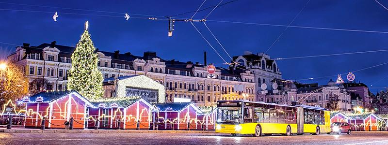 Ряд киевских троллейбусов и автобусов изменят движение на время новогодних и рождественских мероприятий