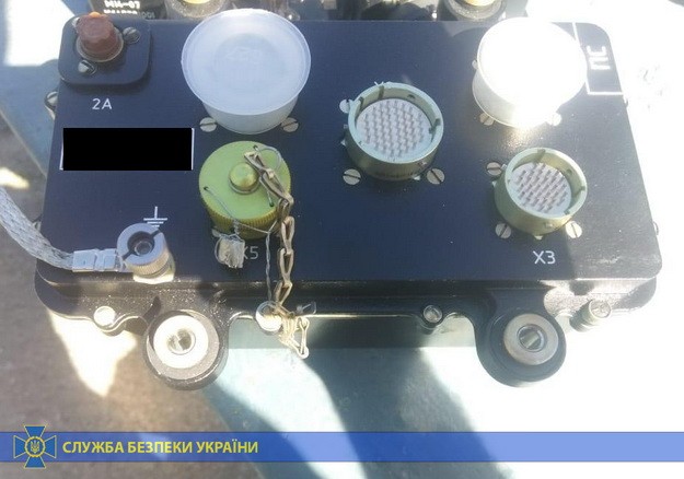 На Киевщине в автомобиле иностранца обнаружили запчасти для боевого вертолета на 100 тыс. долларов (фото)