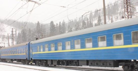 На зимние праздники “Укрзализныця” пустит 19 дополнительных поездов и продолжит маршруты семи поездов (список)
