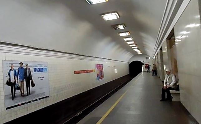 Руководство КГГА попросили очистить станции метро “Арсенальная” и “Крещатик” от рекламы