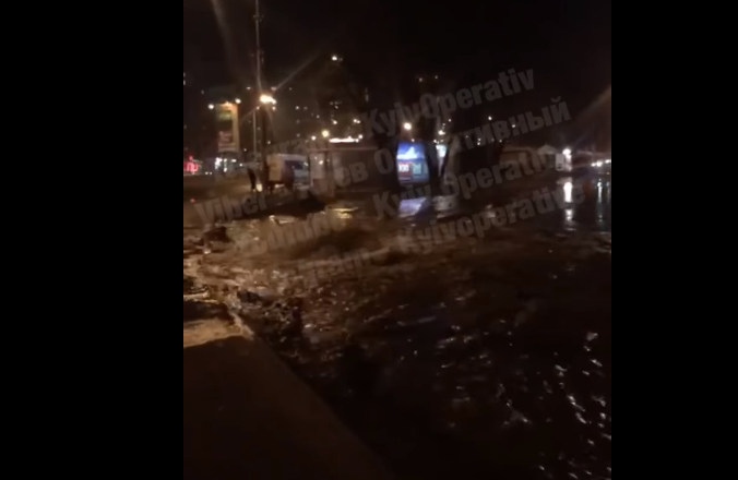 На столичных Теремках прорвало трубу - соцсети (видео)