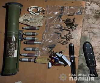 У жителя Киевщины полицейские обнаружили патроны и гранаты