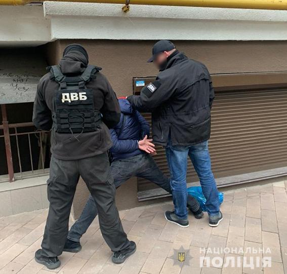 Правоохранители задержали в Киеве боевика “ДНР”, стрелявшего в полицейских (фото, видео)