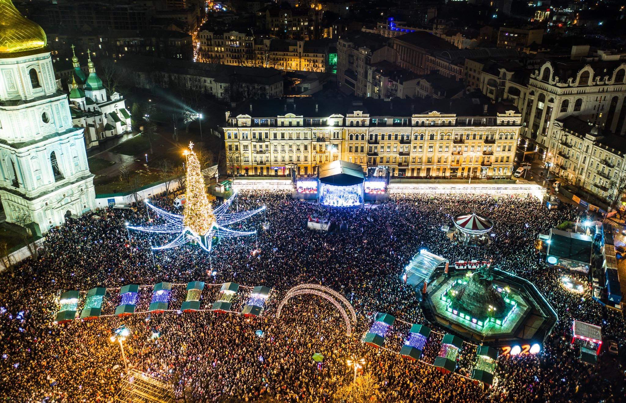 На Софийской площади в Киеве Новый год встречали более 100 тысяч человек