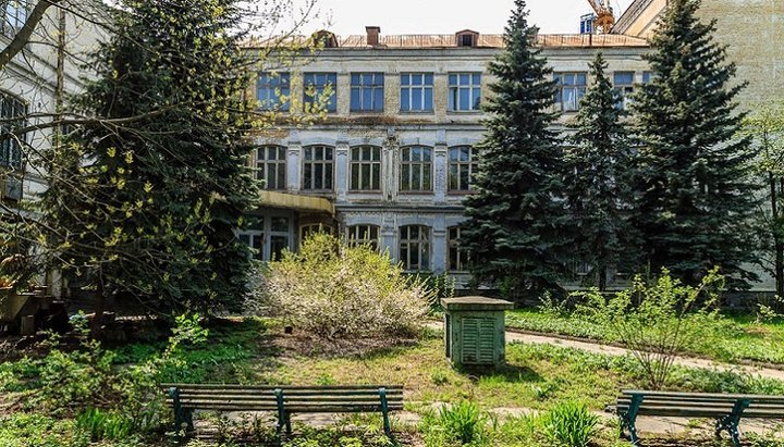 Кличко просят переселить немецкую школу с Виноградаря в центр Киева