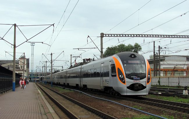 Скоростной поезд между Киевом и Тернополем с 23 января начнет курсировать чаще