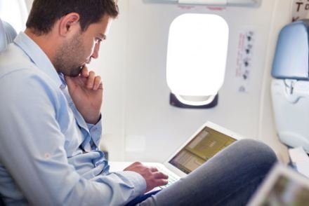 Гончарук обнадежил пассажиров самолетов возможностью пользоваться Интернетом в полете