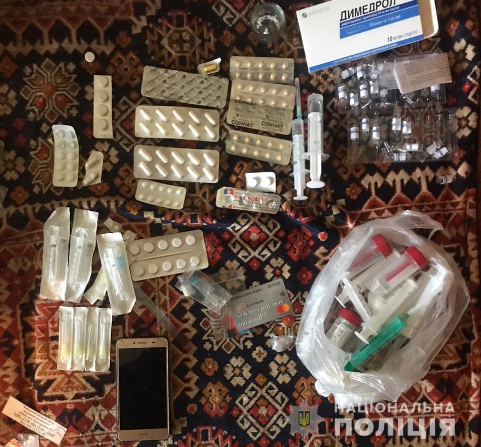 На Киевщине разоблачили группу, подозреваемую в торговле наркотиками (фото, видео)