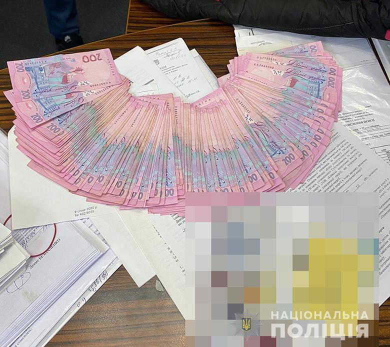 При получении взятки в 24 тысячи гривен задержан главный энергетик одного из столичных коммунальных предприятий (фото)