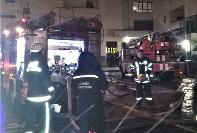 Более 10 пожарных автомобилей ликвидировали высотный пожар в Печерском районе Киева