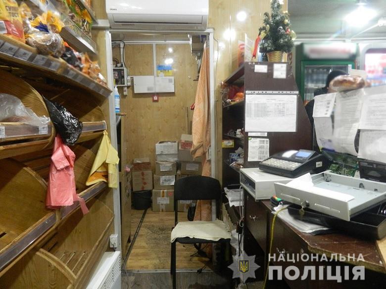 В Киеве мужчине сообщили о подозрении в серии краж из хлебных киосков
