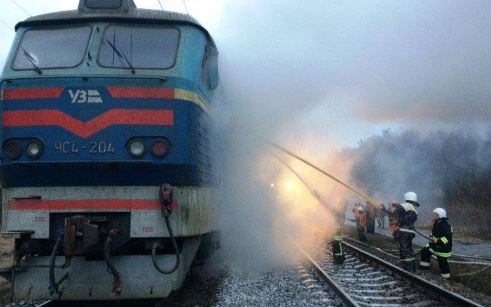Пожарные потушили загоревшийся на ходу электровоз “Шостка-Киев” с 254 пассажирами в вагонах (фото)