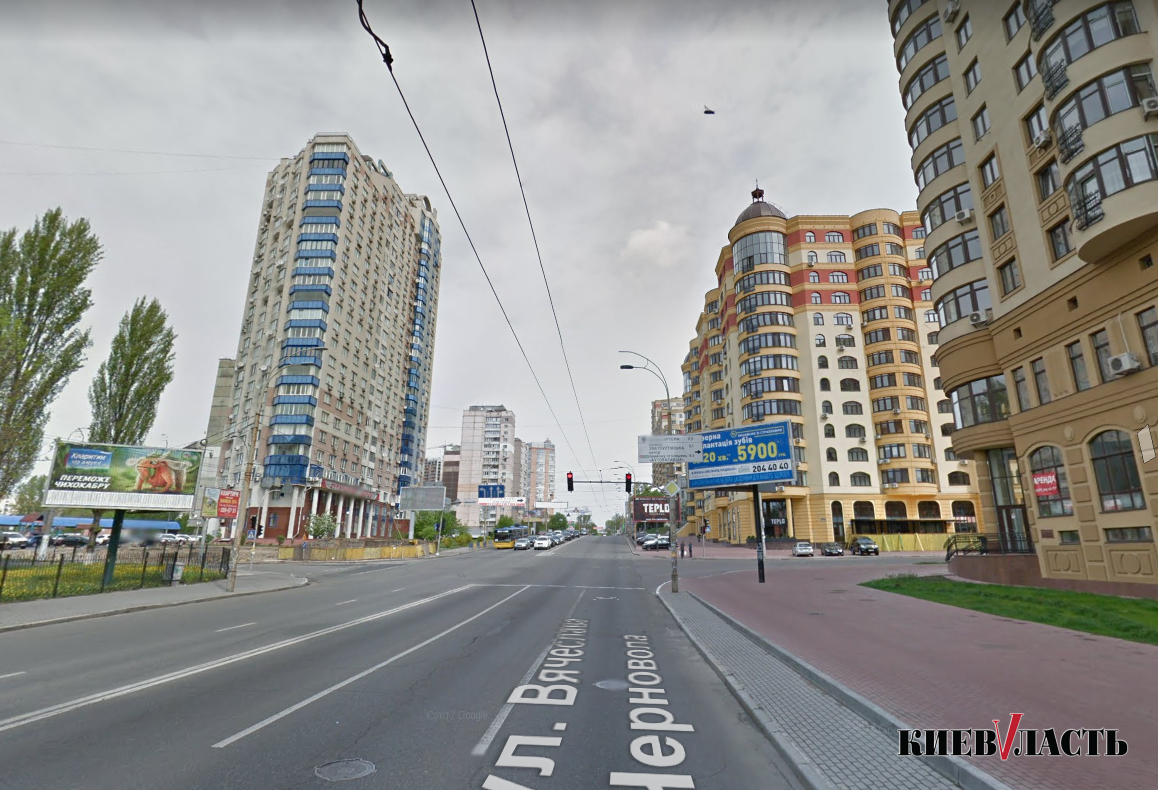 Для четырех столичных троллейбусов ввели дополнительную остановку на улице Черновола