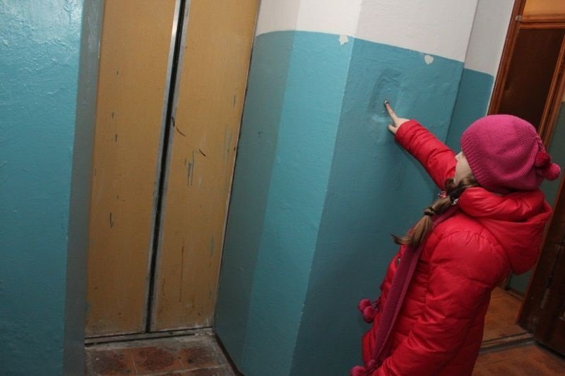 В трех районах Киева должны отремонтировать 36 лифтов (адреса)