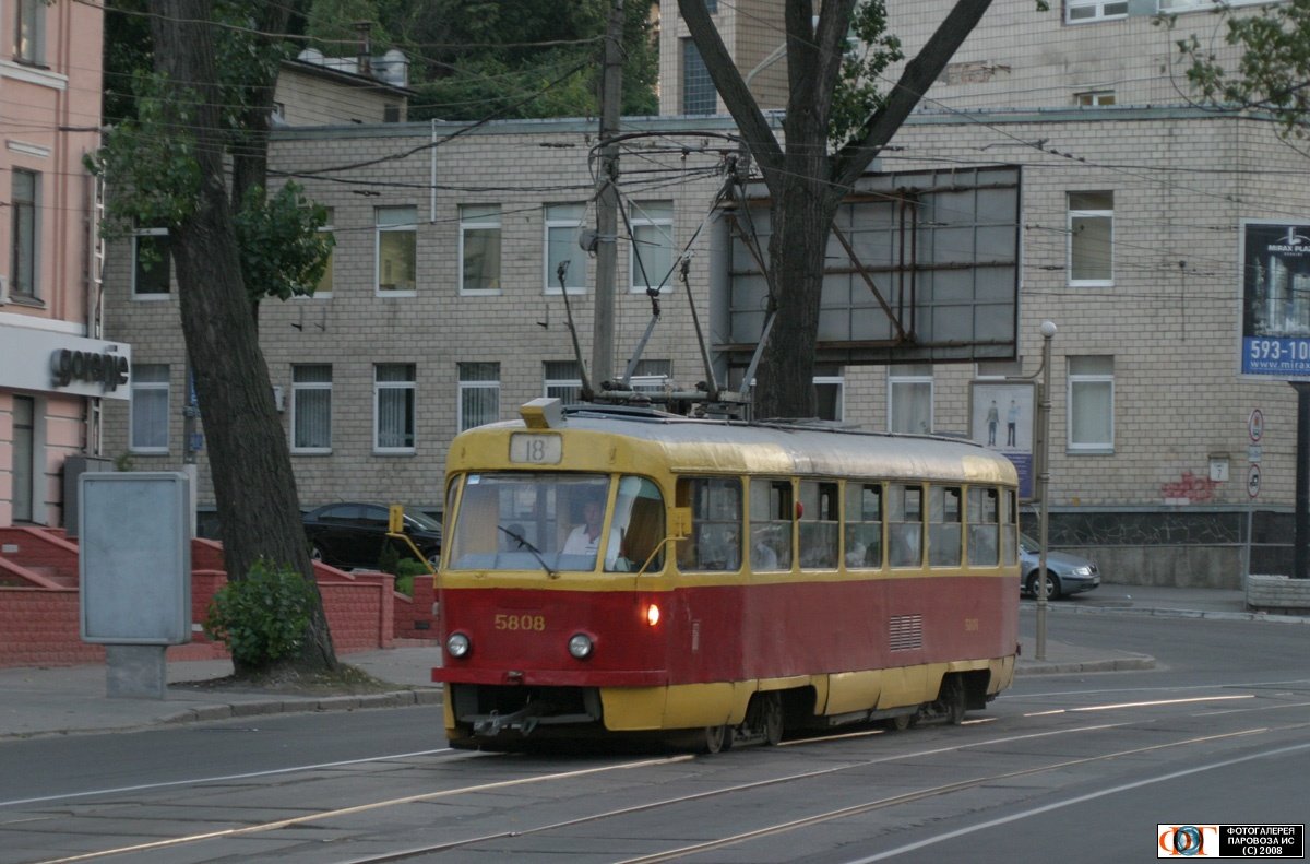 В ночь на завтра, 5 февраля, в Киеве изменится работа некоторых столичных трамваев и автобусов