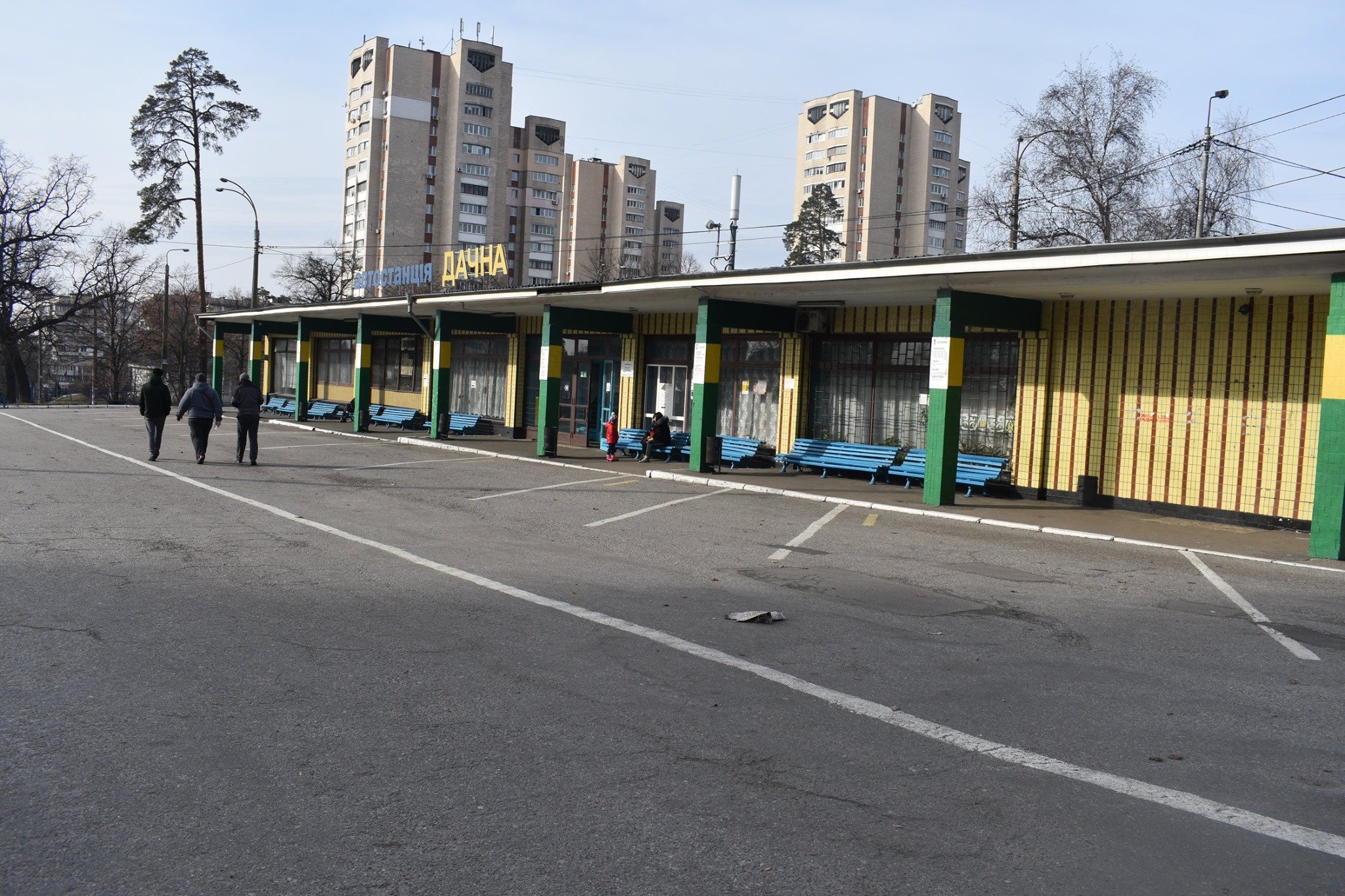 Столичным властям предложили перенести конечную остановку пригородного транспорта возле метро “Житомирская” (фото)