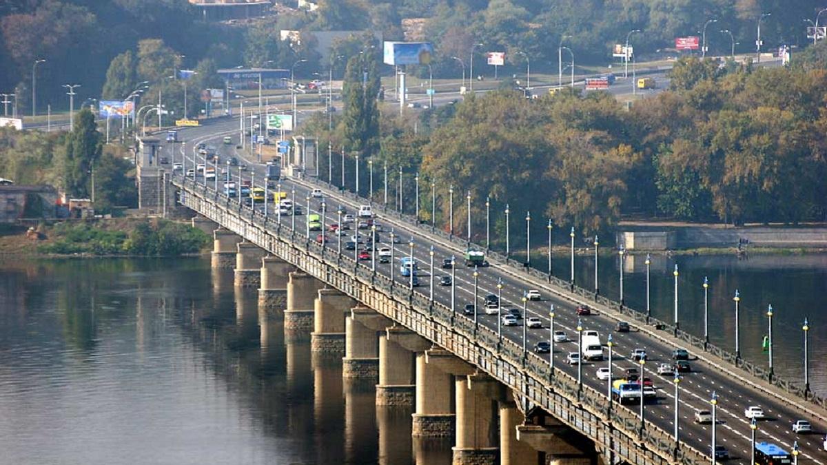 С завтрашнего дня, 10 февраля, на мосту Патона будут ограничивать движение из-за обследования его конструкции