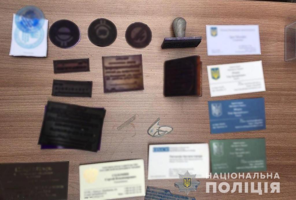 В Киеве задержали мошенников, продававших “виртуальные” должности в высших органах государственной власти (фото)