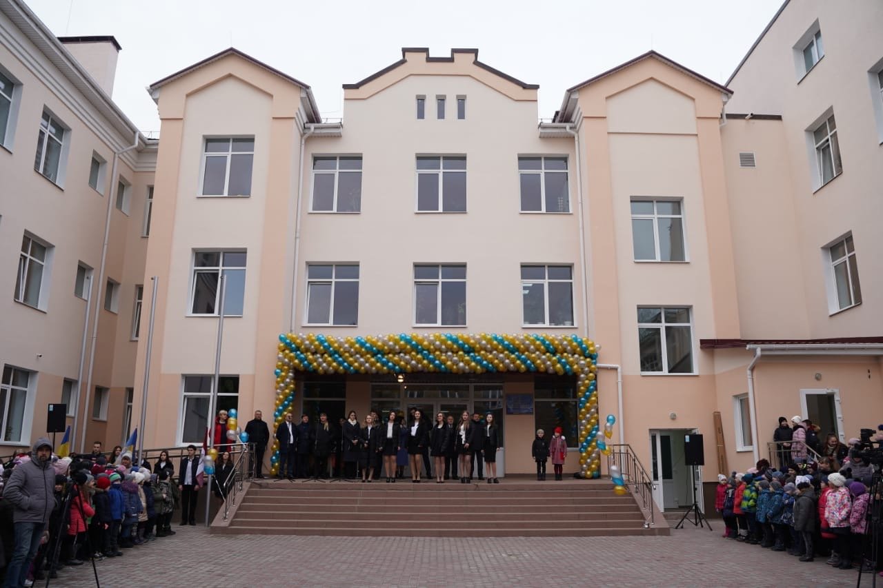 У Вишневому відкрили новий корпус школи (фото)