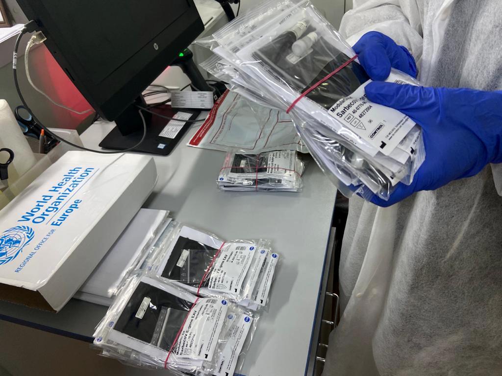 Украина получила 30 наборов реагентов для тестирования на китайский коронавирус COVID-19
