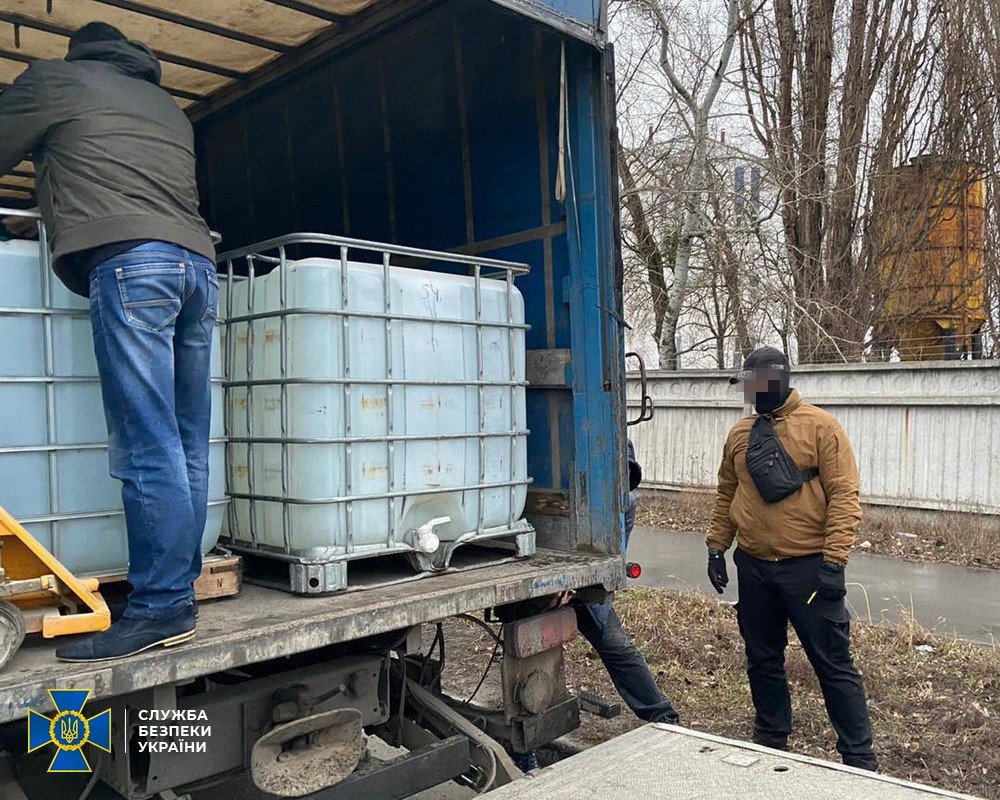 СБУ выявила в Киеве 17 тонн контрафактного алкоголя