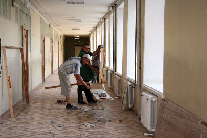 На Київщини планують виконати поточний ремонт у трьох школах (адреси)