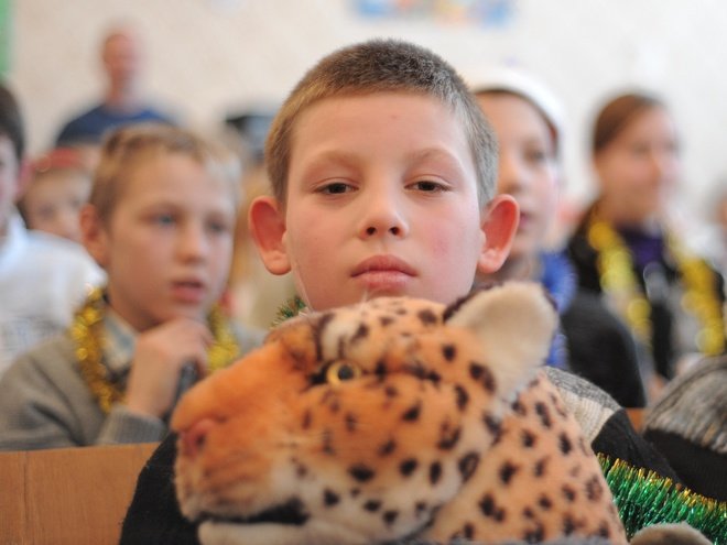 Власти Киева в этом году намерены ежемесячно выплачивать материальную помощь более чем 23,5 тысячам детей-сирот
