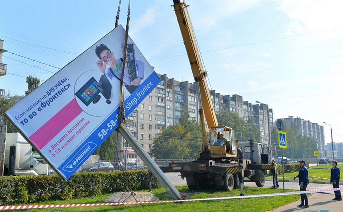 В Подольском районе Киева нужно демонтировать три рекламных щита, - Петровец