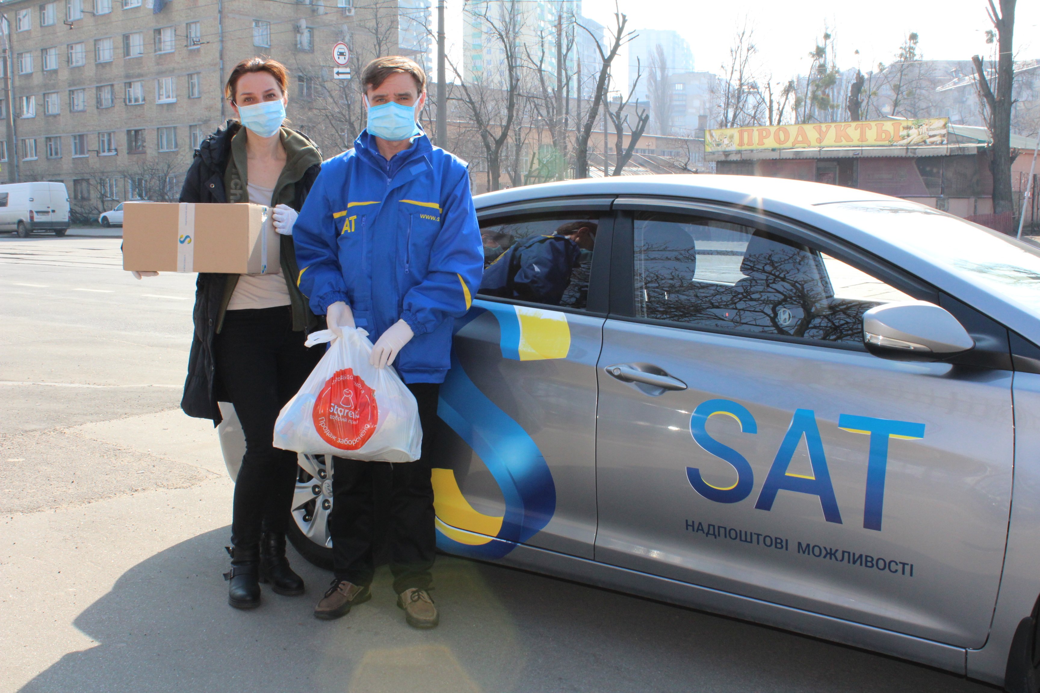 Украинская транспортная компания решила на период карантина бесплатно доставлять продукты пожилым людям в Киеве
