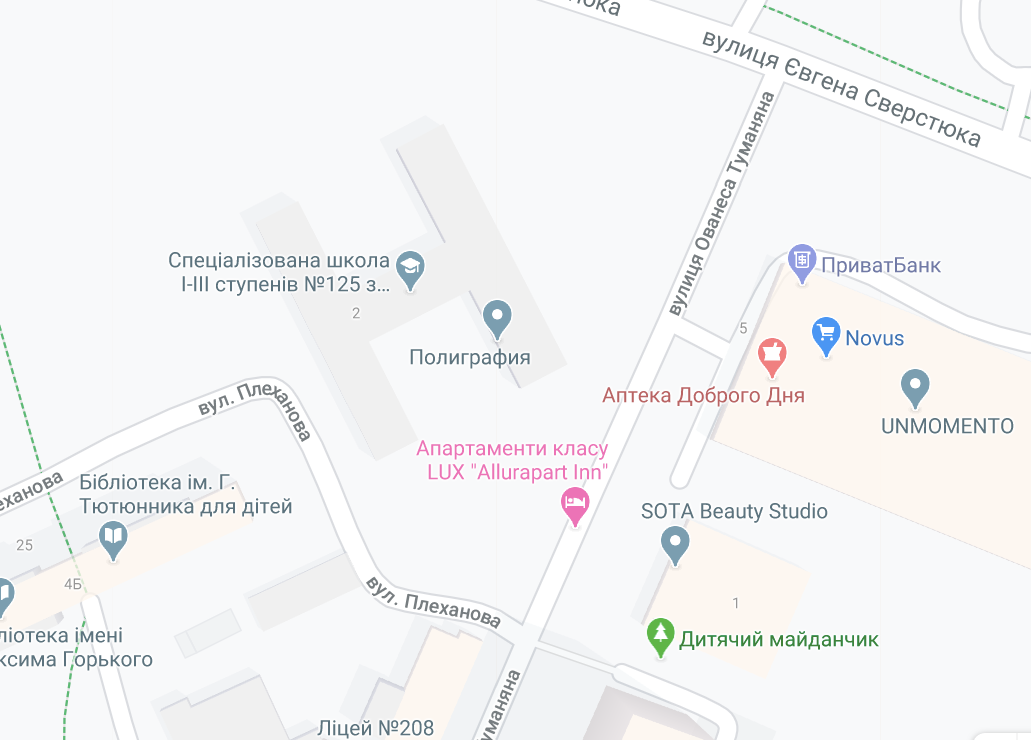 Руководство Днепровского района Киева попросили установить антипарковочные столбики возле школы № 125