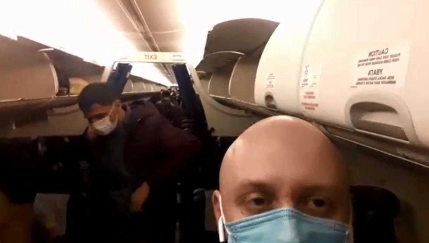 В МОЗе заявили, что не выявили коронавирус у трех пассажиров рейса из Милана (видео)