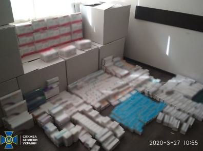 В Киеве СБУ изъяла крупную партию поддельных тестов на коронавирус (фото)