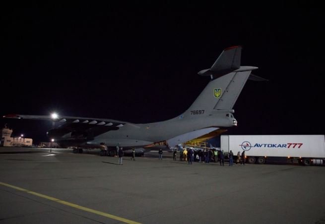 В аэропорт “Борисполь” прибыл военный самолет с партией тестов на коронавирус из Китая