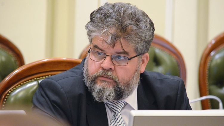 Народный депутат Яременко озаботился асфальтированием одного двора в Днепровском районе столицы