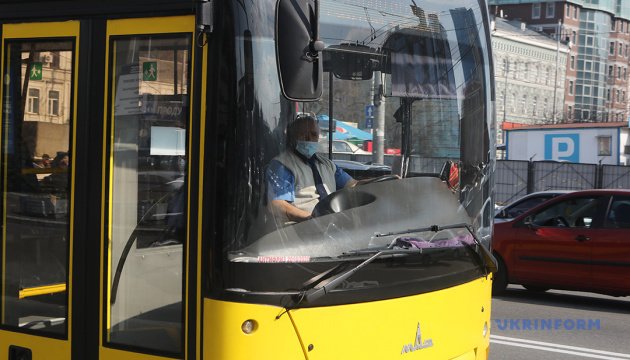 Столичные власти утвердили порядок выдачи спецбилета на проезд в общественном транспорте (документ)