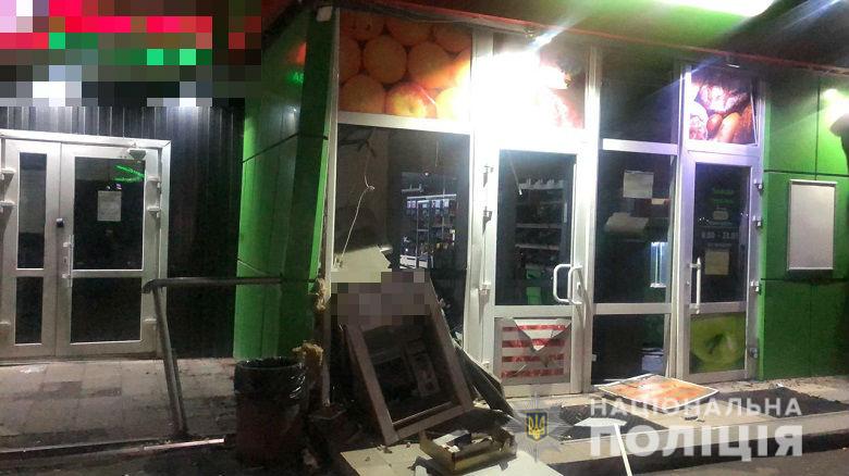 Ночью в Святошинском районе Киева неизвестные взорвали банкомат и украли деньги (фото)