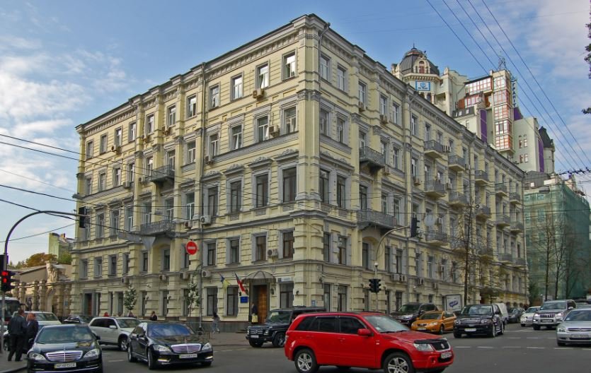 В Киеве неизвестные ворвались офис Госрезерва и требовали отчитаться о распределении медицинских масок