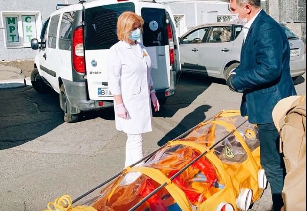 Работающие с больными COVID-19 медсестры Александровской больницы получили за март до 30 тыс. гривен