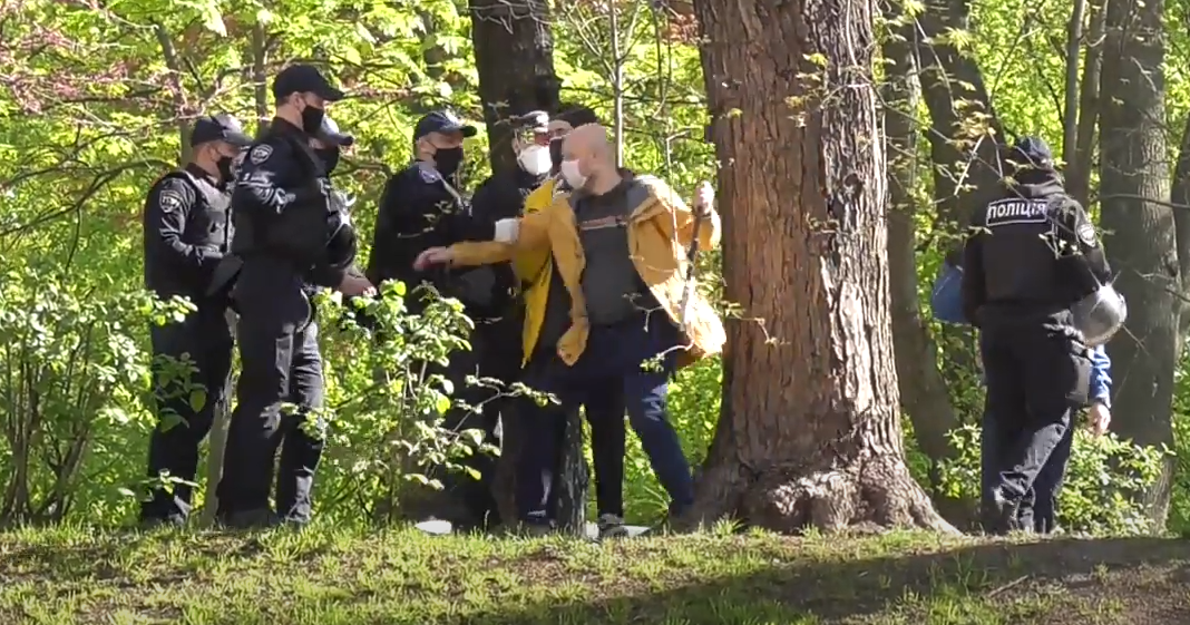 ГБР расследует применение силы в Киеве полицейскими по отношению к журналисту (видео)