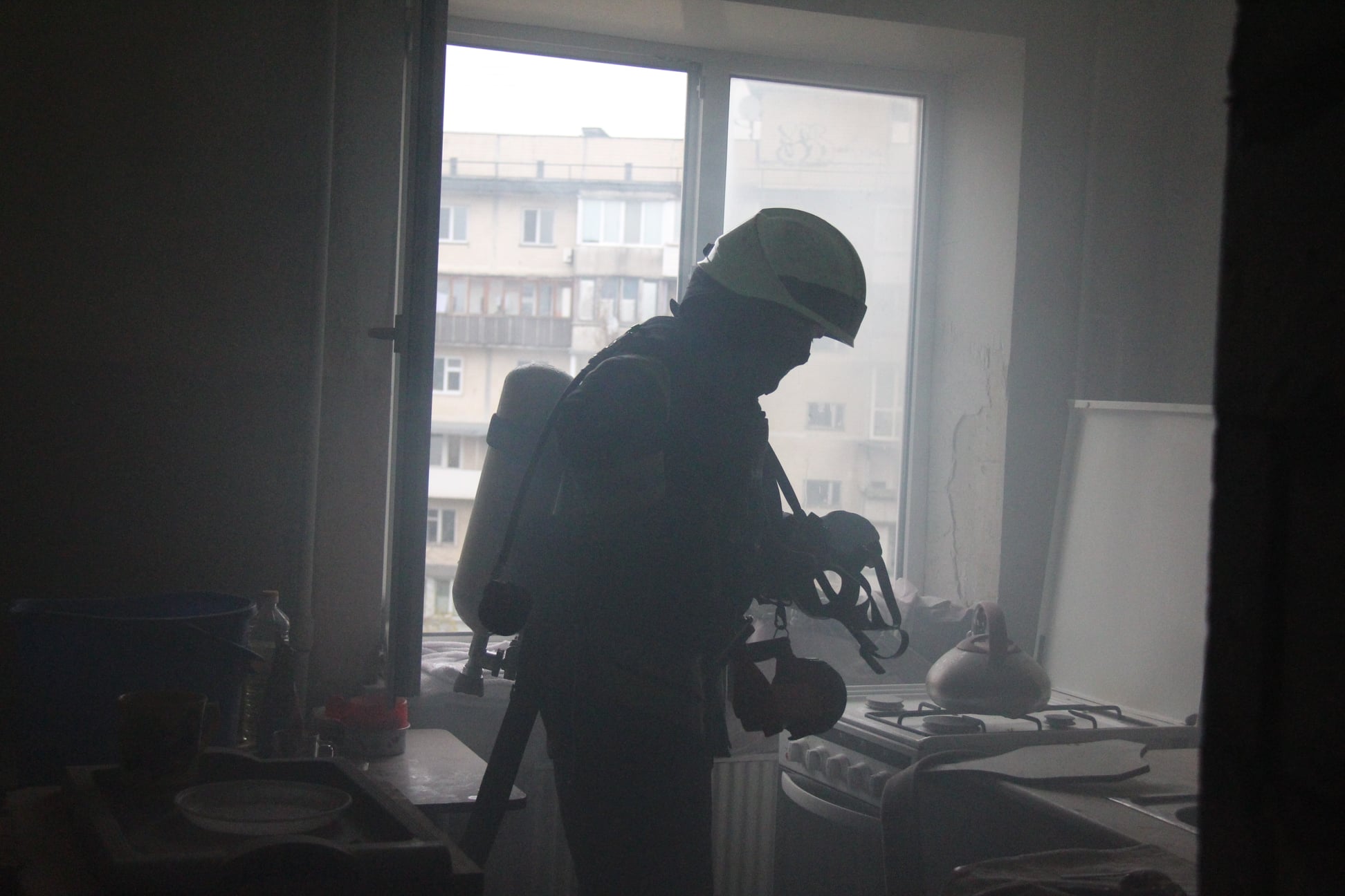 В Дарницком районе Киева при ликвидации пожара бойцы ГСЧС спасли двух человек